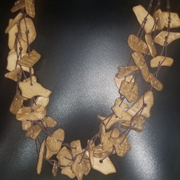 Wooden beaded necklace - Picture 1 of 1